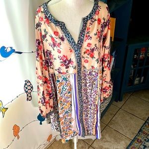 Perfect for any season! Beautiful lightweight dress.